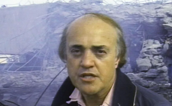 وفاة الصحفي بيتر أرنيت أحد أشهر مراسلي الحروب