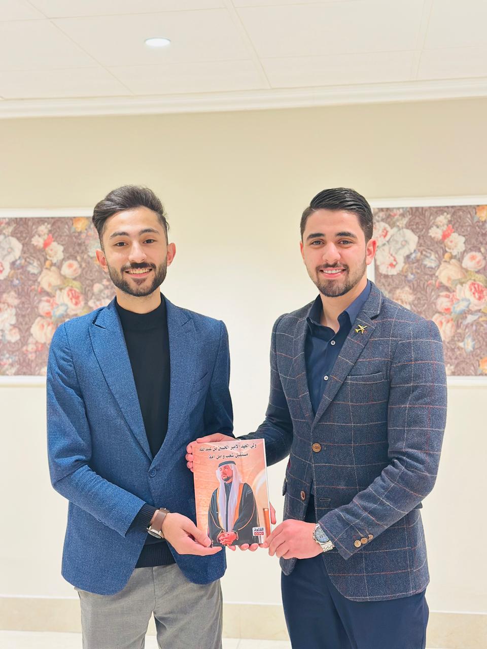 أبو عنقور يسلّم كتاب ولي العهد «مستقبل شعب وأمل أمة» الذي  أصدرته  القلعة نيوز للناشط أسامة الزعبي