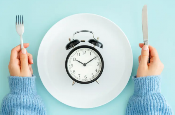 نظام غذائي شبيه بالصيام يقاوم السمنة ويُحدث تغييرات بالدماغ