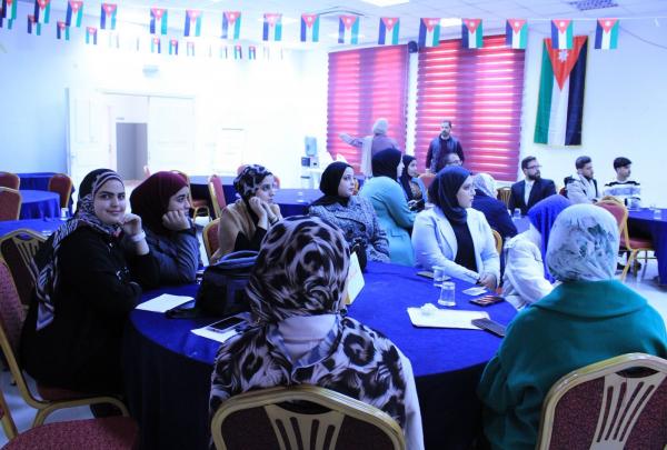 ورشة تدريبية لتأهيل المتطوعين في مركز شابات المزار الشمالي