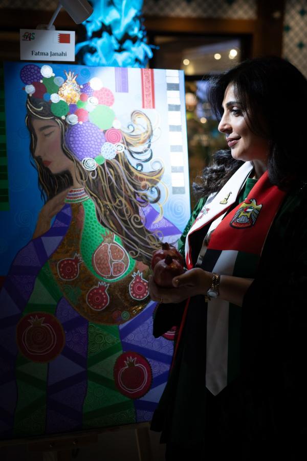 لينا وفاطمة الجناحي تختتمان تجربتهما التشكيلية في الامارات