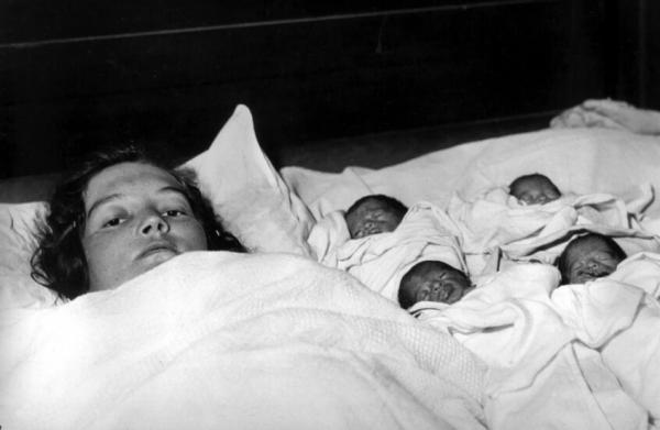 وفاة آخر توائم المعجزة الكندية التي أدهشت العالم