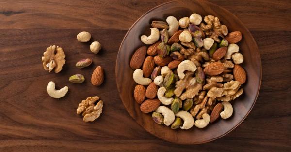 دراسة: المكسرات تقلل الرغبة الشديدة في تناول الحلويات والوجبات السريعة