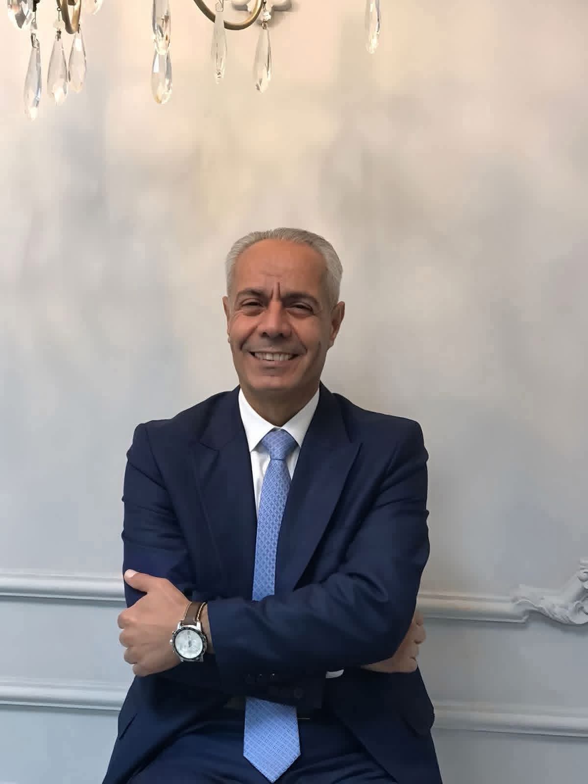 محمد الكعابنه يهنئ الدكتور صلاح سعود الكعابنه بالدرجه الخاصه