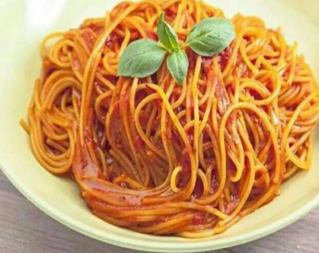 معكرونة باللحمة تُدخل 17 عاملاً مصرياً المستشفى