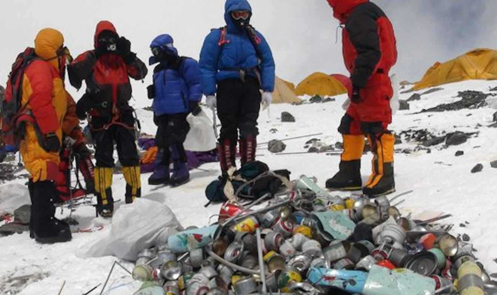 بعد تحايل المتسلقين .. إلغاء نظام جمع القمامة على إيفرست