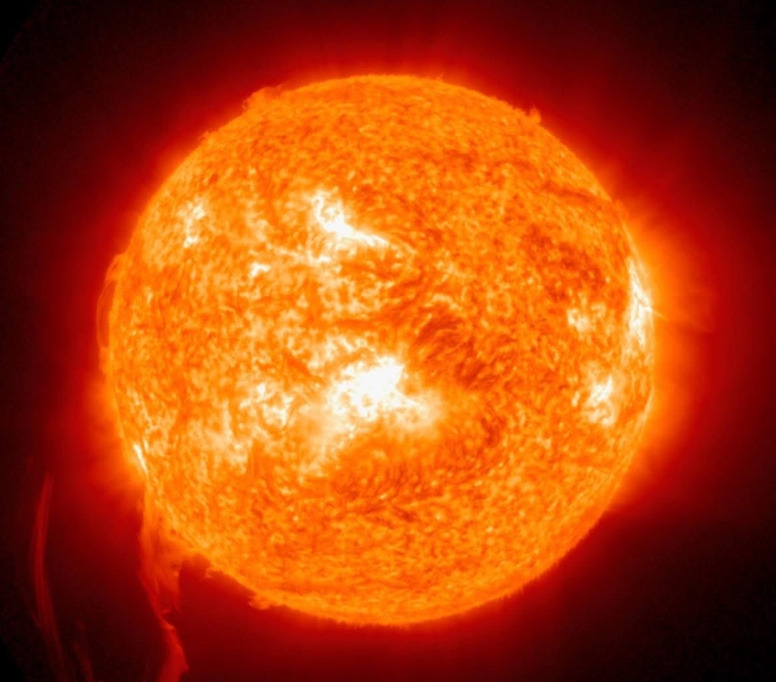 شاهدوا أكبر شمس اليوم وتحذير من رصدها بالعين المجردة