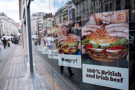بريطانيا تحظر إعلانات الوجبات السريعة لحماية أطفالها
