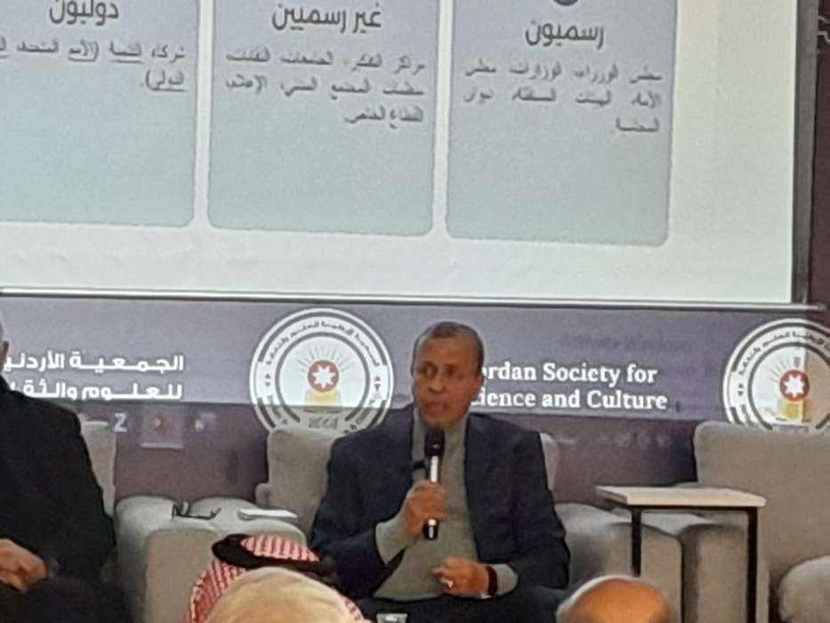 اللواء المتقاعد م. بسام الفالح يحاضر بالأردنية للعلوم والثقافة حول رسم السياسات العامة وصنع القرار.