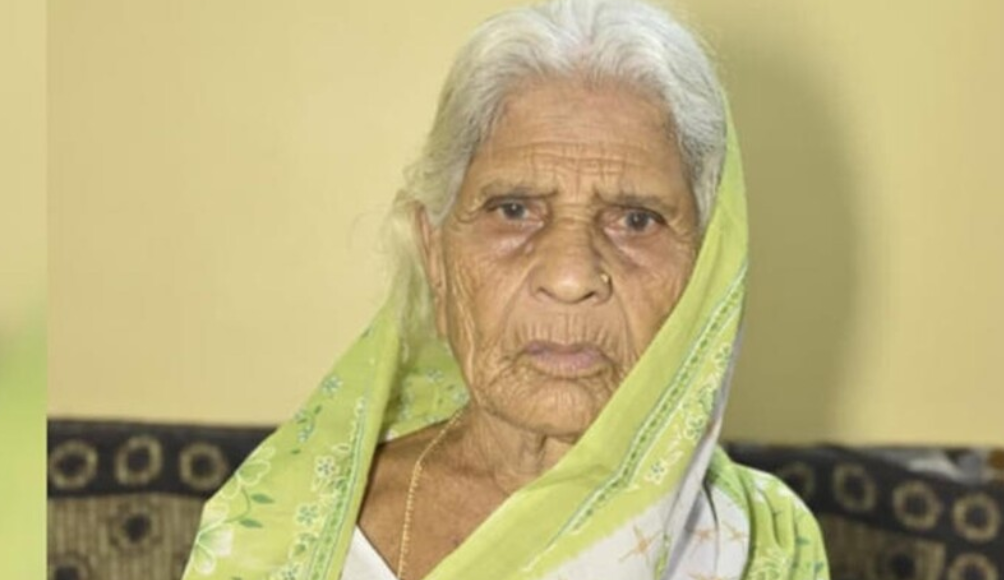 بعثت من الموت .. عزاء معمرة هندية يتحول إلى احتفال بميلادها