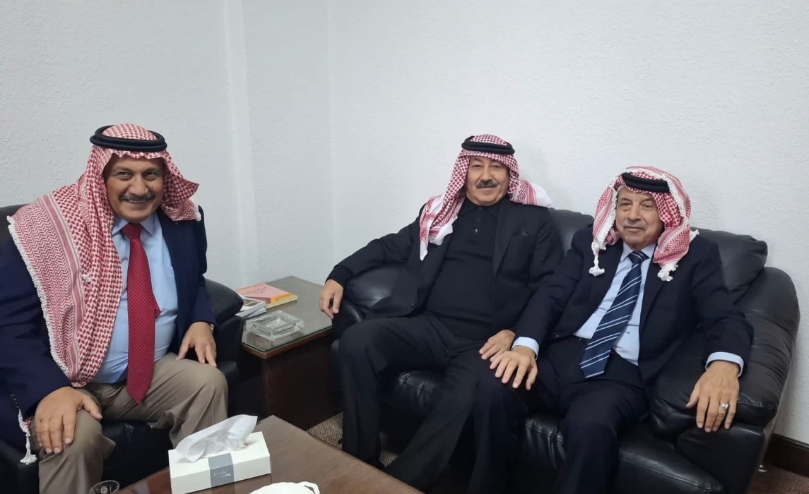 العين داودية : ما أجمل الشماغ مع الصديقين كريشان و الذنيبات