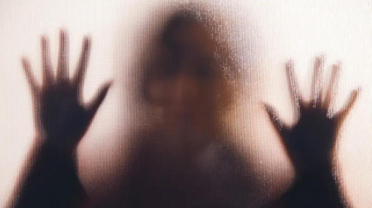 الإطاحة بشبكة اتجار بالبشر يقودها رجل أعمال في مصر