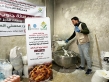 الخيرية الهاشمية وزكاة المناصرة تواصلان توزيع الخبز يوميًا في غزة