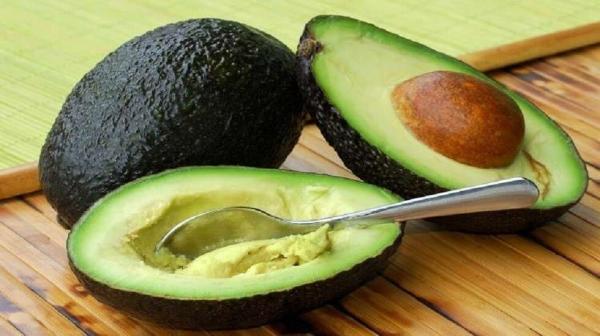 تناول حبة أفوكادو يومياً .. كيف يؤثر على نومك ومستوى الكولسترول لديك؟