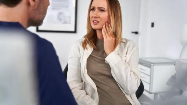 هل تطحن أسنانك؟ 3 أسئلة تكشف لك الأمر مبكرا