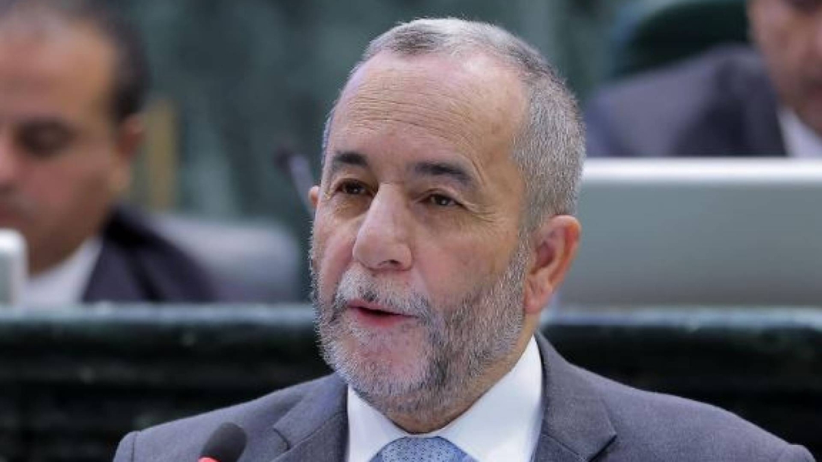 النائب مشوقة يطرح تساؤلات حول رسوم نقل الملكية ويطالب بتوضيح الأسس القانونية والمعايير الرقمية