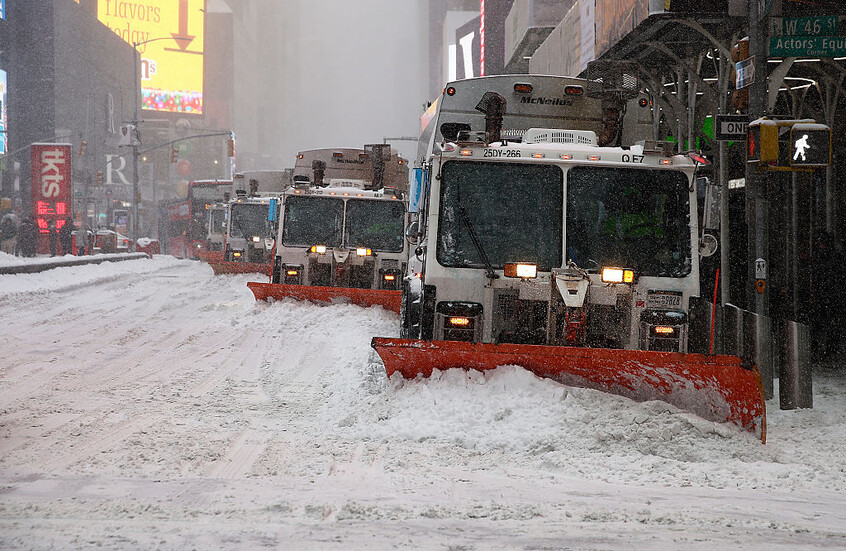 الولايات المتحدة.. 14 وفاة وإلغاء 3 آلاف رحلة جوية بسبب العاصفة الثلجية