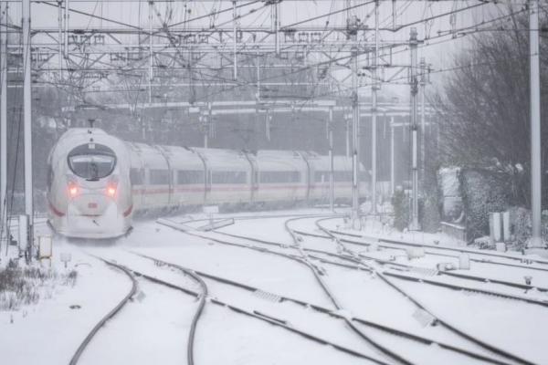 الثلوج تعيق حركة النقل والقطارات في ألمانيا