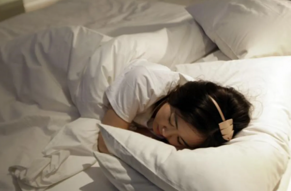 دراسة: توقيت النوم يؤثر على احتمالية الإصابة بالنوبة القلبية والسكتة الدماغية