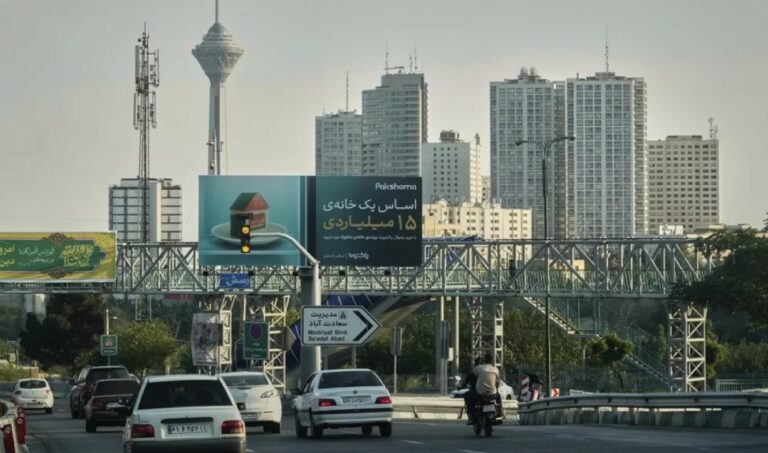 الدبلوماسية تفتح نافذة انفراج في الأزمة النووية الإيرانية