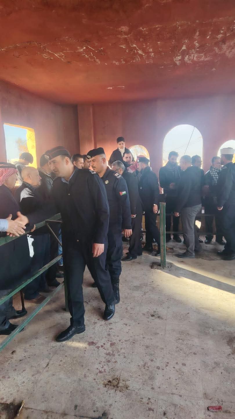 الأمن العام يُشارك بتشييع جثمان والد العقيد المتقاعد العزام