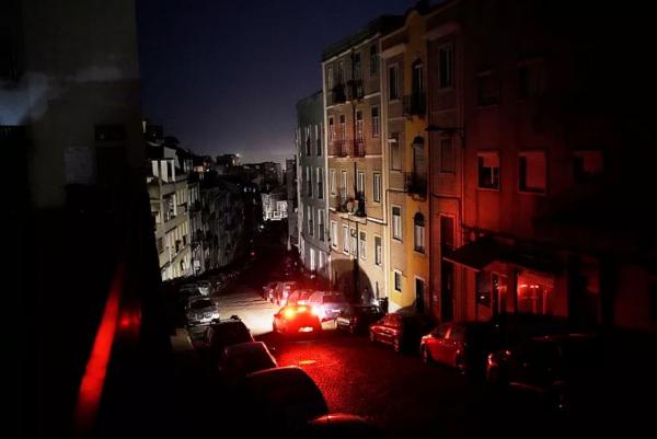 البرتغال: استمرار انقطاع الكهرباء عن 200 ألف مستهلك بسبب العاصفة كريستين