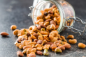 طرق صحية لتعظيم فوائد المكسرات .. تعرف عليها