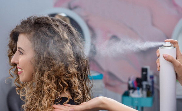 عمل ليف إن رشاش في المنزل للشعر الكيرلي حسب نوع الشعر ودرجة الجفاف