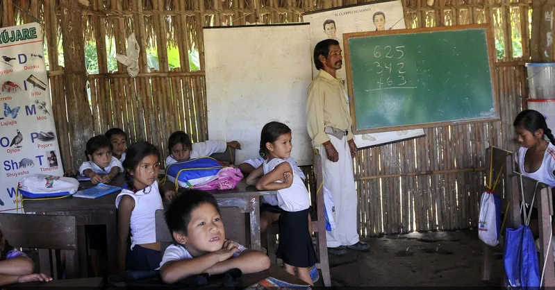 دولة جديدة تحظر استخدام الهواتف المحمولة في الفصول الدراسية