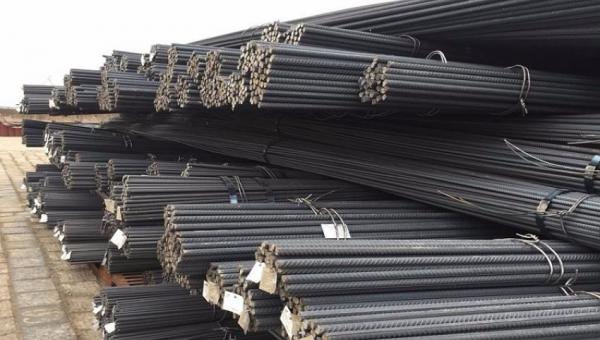 سعر الحديد يواصل التراجع وسط مخاوف تخمة المعروض