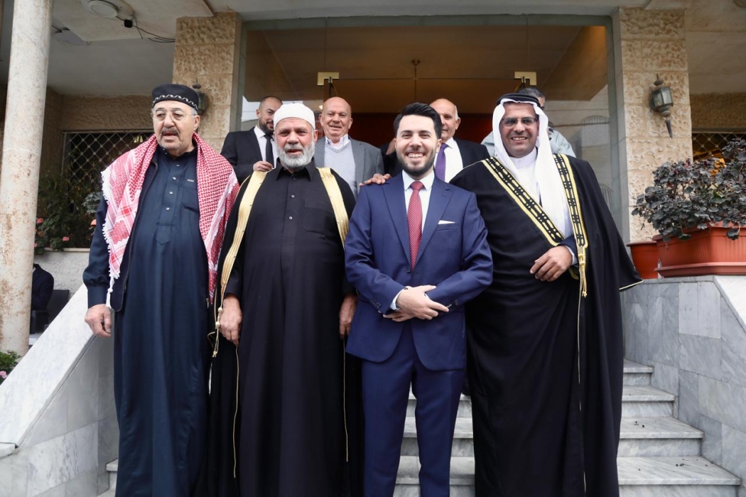 الشيخ أحمد غيث طلب و الدكتور جمال جودة أعطى ....  آل غيث وآل جودة نسايب  ( صور )