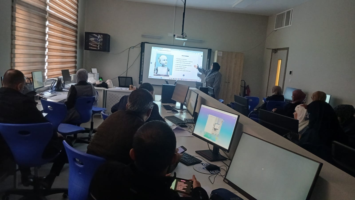 برنامج التعليم من أجل النجاح في الأردن يعزّز تعليم اللغة الإنجليزية في المدارس الحكومية من خلال تطوير مهارات استخدام الذكاء الاصطناعي