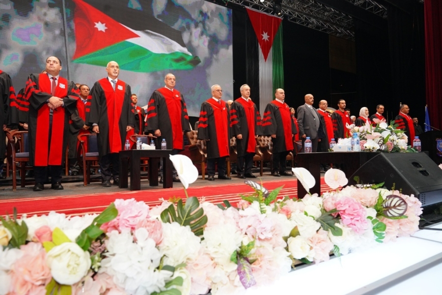 بالصور ... دولة الكباريتي يرعى اليوم الأول لإحتفال عمان الأهلية بتخريج طلبتها للفصل الأول من الفوج 33