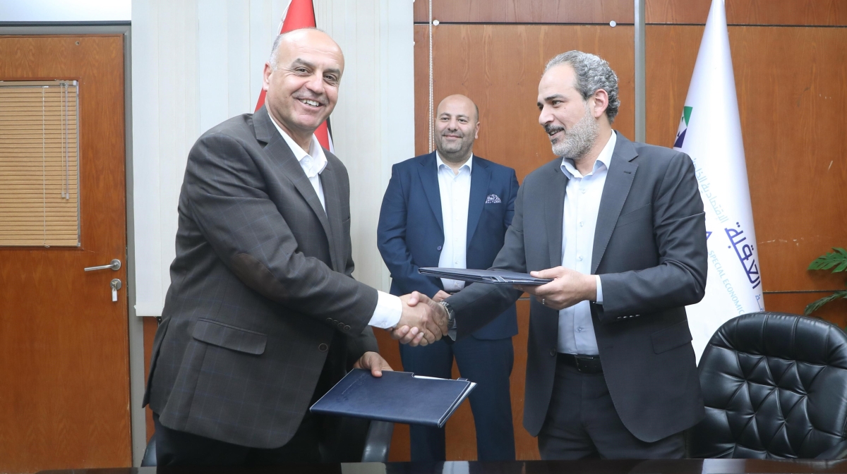 سلطة العقبة وشركة سيدني للألبسة توقعان اتفاقية تدريب وتشغيل للشباب