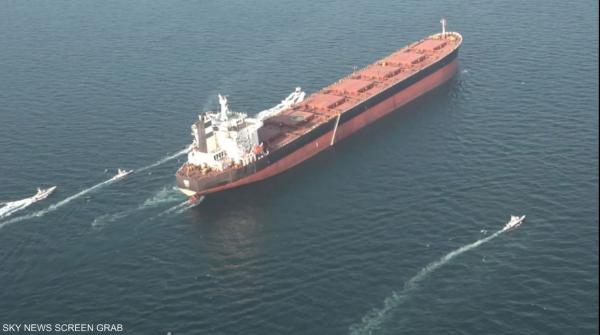 إيران تغلق أجزاء من مضيق هرمز خلال مناورة عسكرية