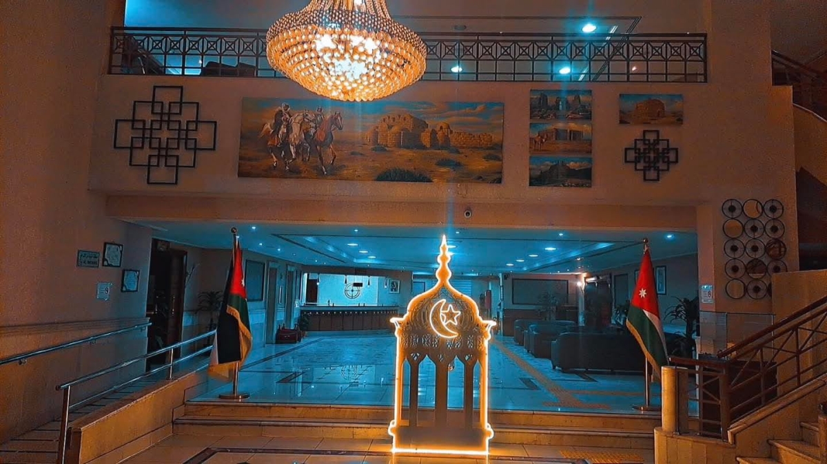 ثقافة الزرقاء تنهي أعمال تزيين المركز استعدادًا لاستقبال شهر رمضان