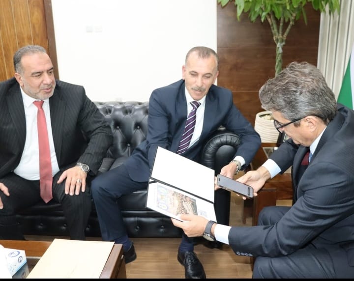 وزير الشباب يشارك بتوقيعه في الحملة المليونية ضد المخدرات