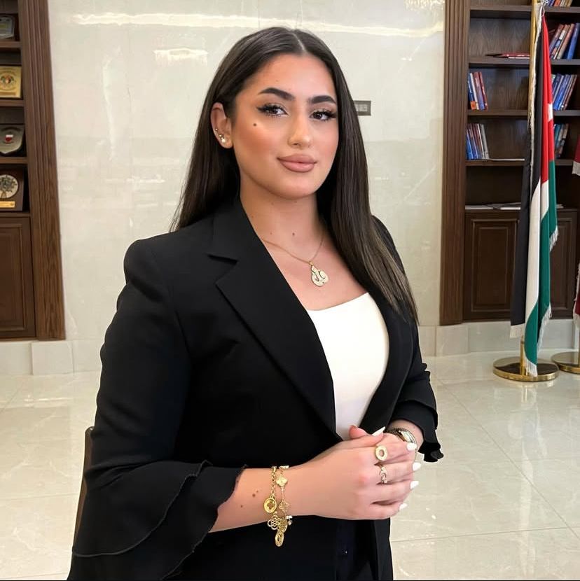 القلعة نيوز تُهنّئ الإعلامية الصاعدة مايا البوريني بمناسبة عيد ميلادها.