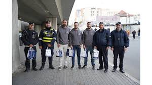 بنك صفوة الإسلامي يوزع التمر والماء على الصائمين بالتعاون مع إدارة السير المركزية