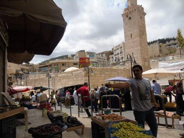 محافظ عجلون يدعو لتكثيف الرقابة على الأسواق لضمان استقرارها