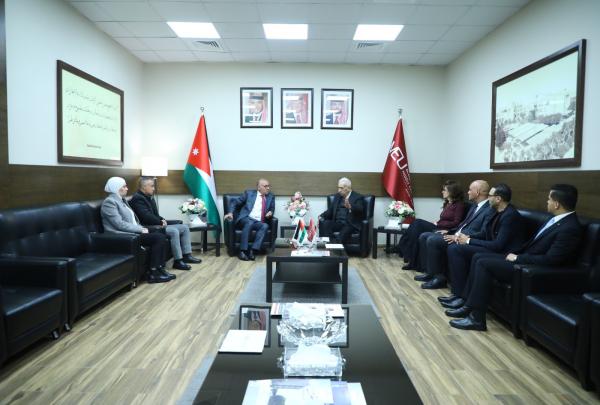 اتفاقية تعاون بين جامعة الشرق الأوسط ومؤسسة الإذاعة والتلفزيون