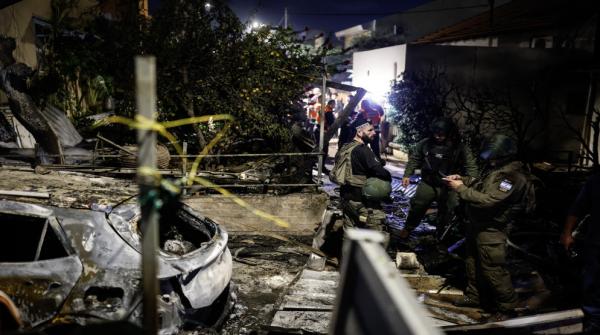 قتيلان وإصابات ودمار في تل أبيب إثر هجوم صاروخي إيراني