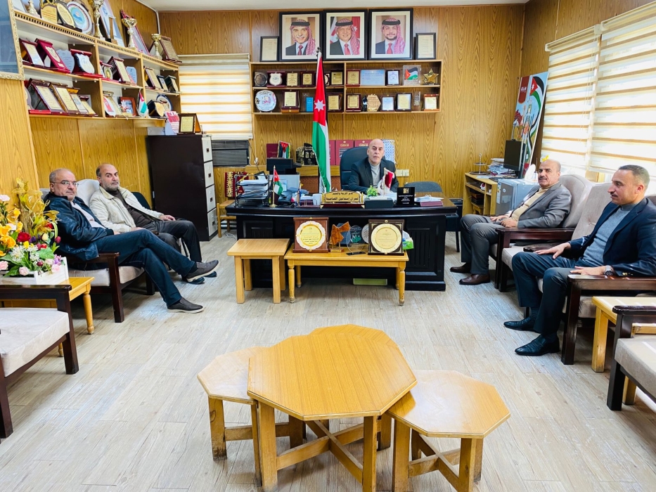 اللصاصمة يترأس اجتماعاً لرؤساء الأقسام لمناقشة قضايا تربوية