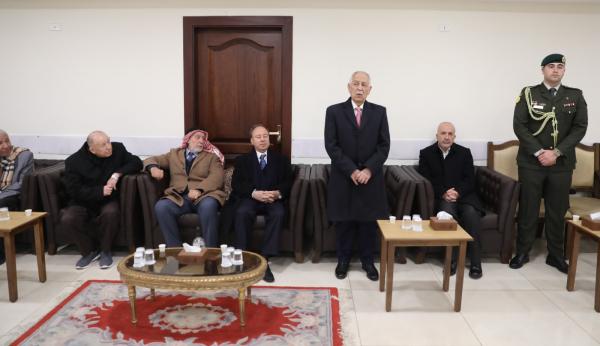 مندوبا عن الملك وولي العهد .. العيسوي يعزي آل صالح