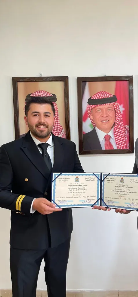 المحامي مصطفى النعيمات يهنئ الكابتن الطيار  توفيق النوباني
