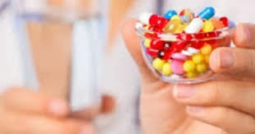 لماذا يحذر الخبراء من تناول المضادات الحيوية لعلاج نزلات البرد؟