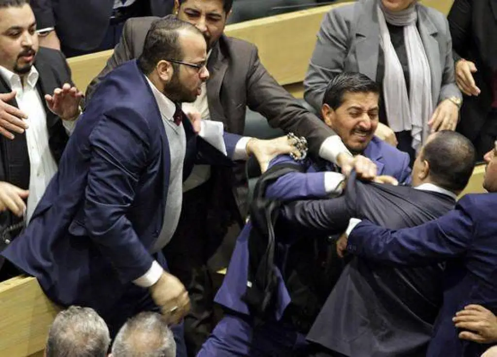 بالفيديو: النائب الرياطي يتحدث للقلعة نيوز عن تفاصيل المشاجرة  ...