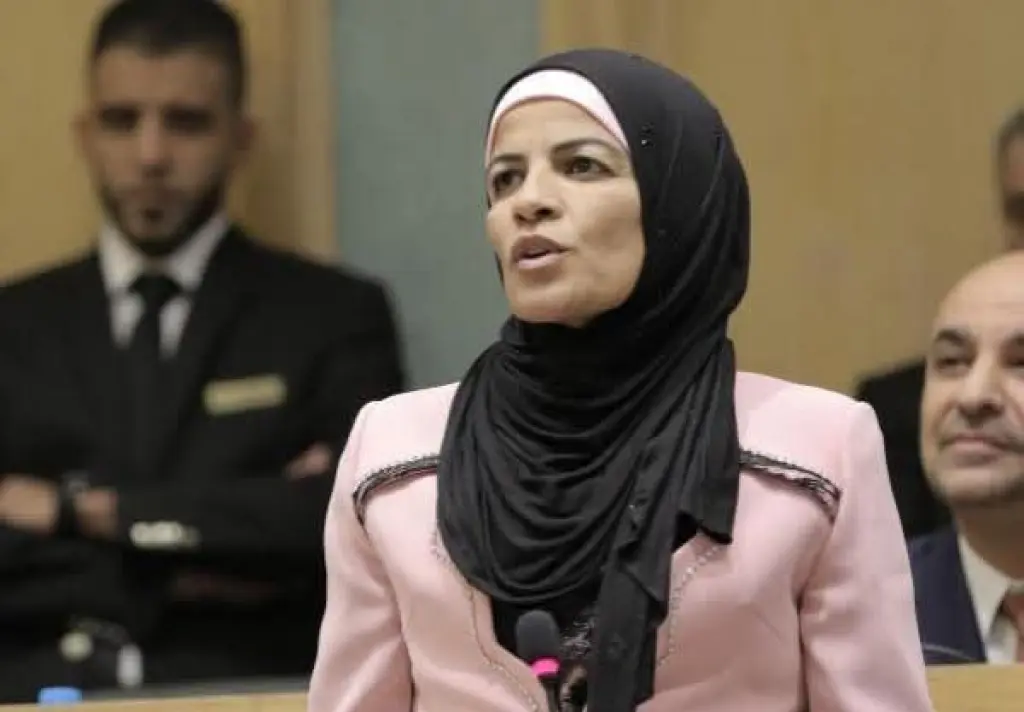 بمنشور مؤثر: نائب سابق تؤكد أن المحبة مؤقتة والعلاقات بين الناس تخضع لـ المزاج والمصالح!