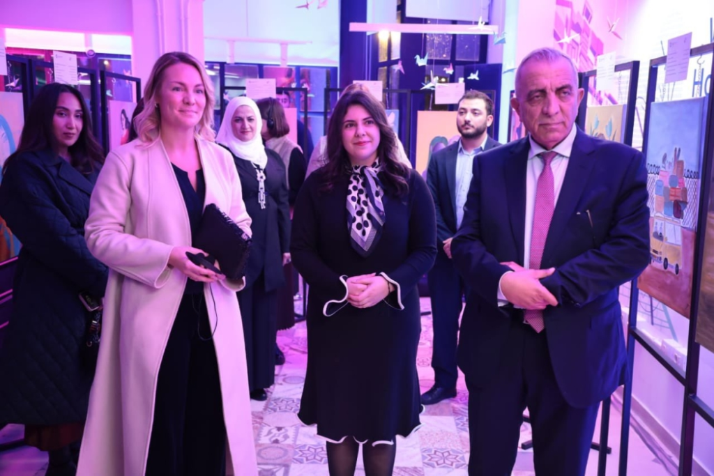 الرواشدة يفتتح معرض ما وراء الإطار فراشي من أجل الحرية ( صور )