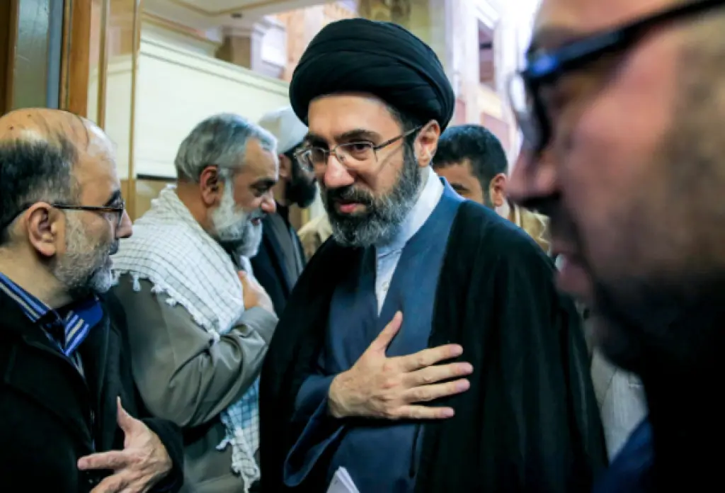 رويترز: خامنئي أمر بإبقاء اليورانيوم عالي التخصيب داخل إيران